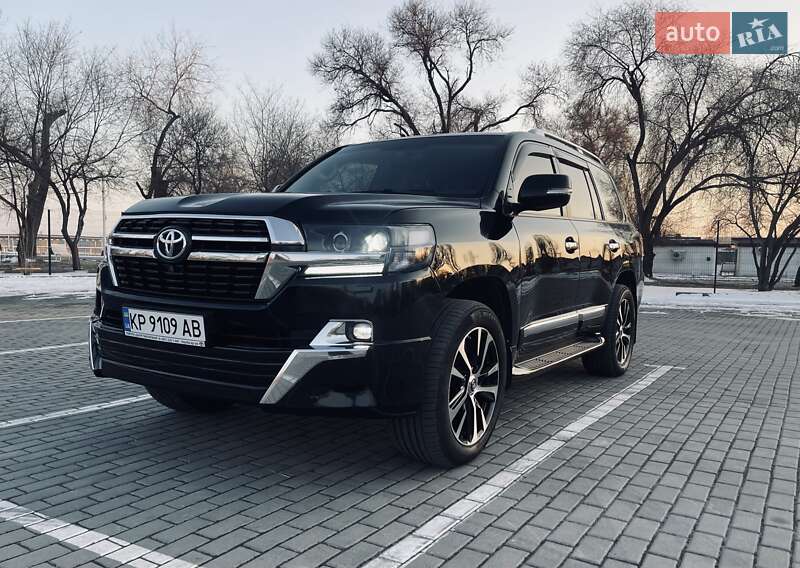 2014 toyota land cruiser 200