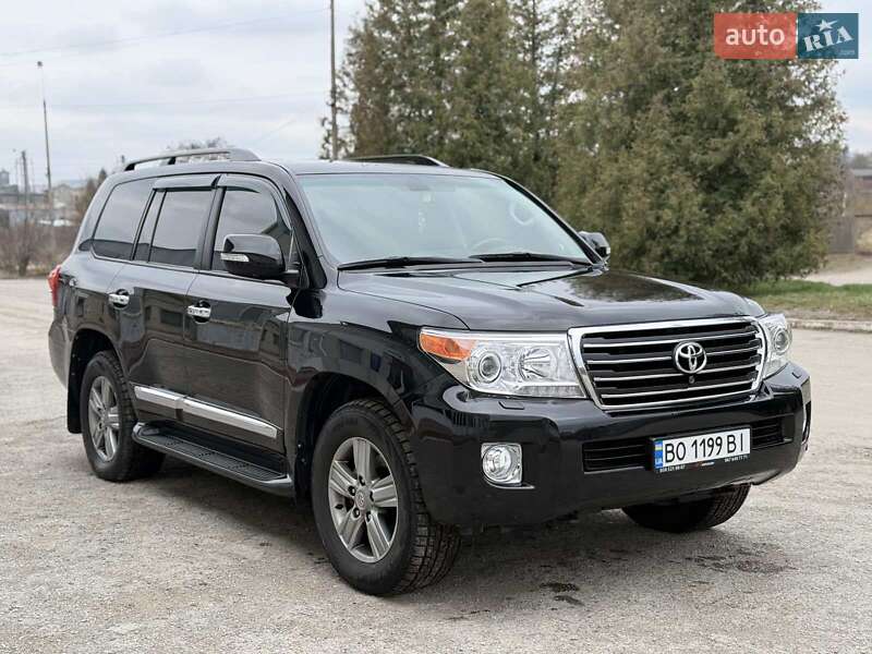 2015 toyota land cruiser 200