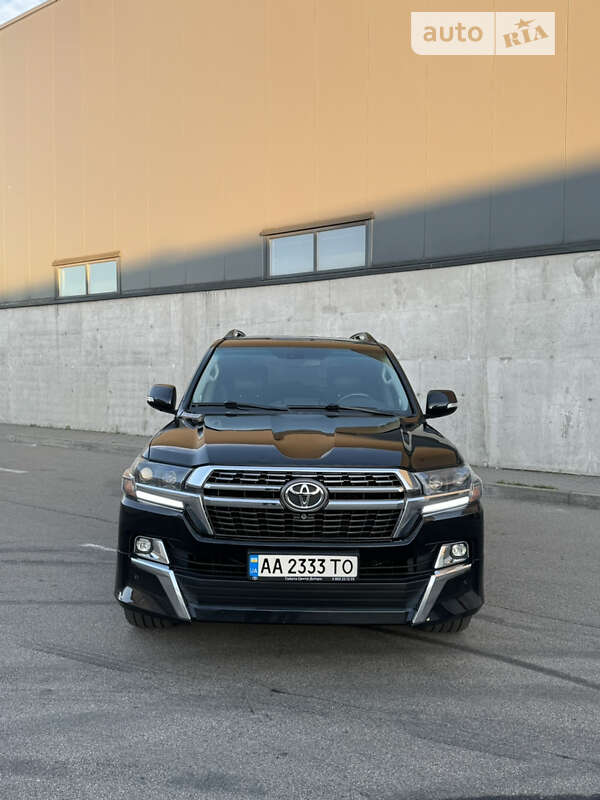 2015 toyota land cruiser 200