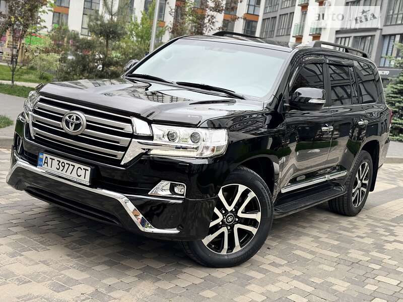2019 toyota land cruiser 200
