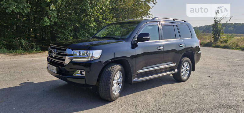 2020 toyota land cruiser 200