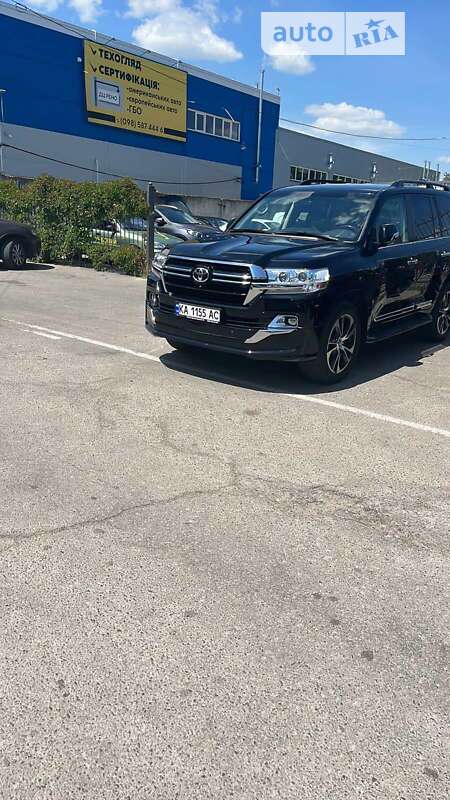 2020 toyota land cruiser 200