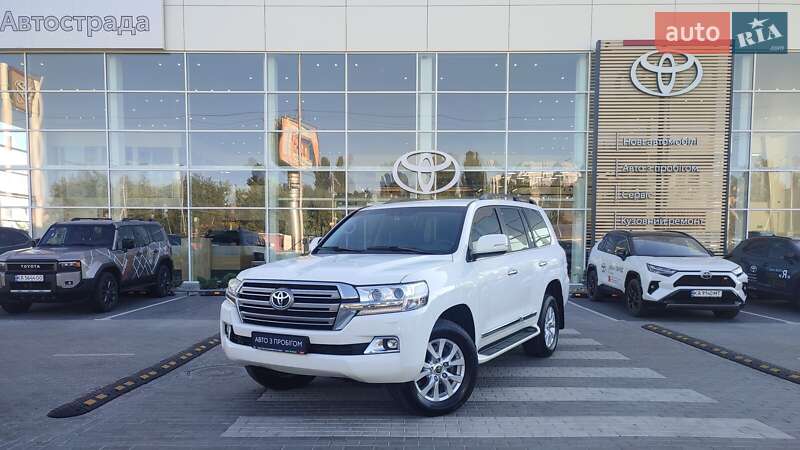 2020 toyota land cruiser 200
