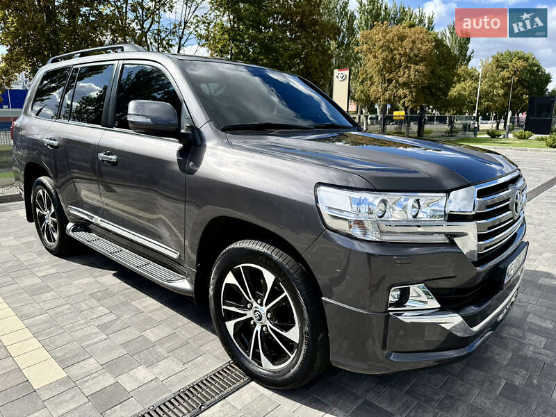 2020 toyota land cruiser 200