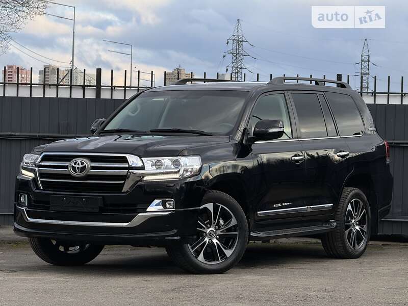 2020 toyota land cruiser 200
