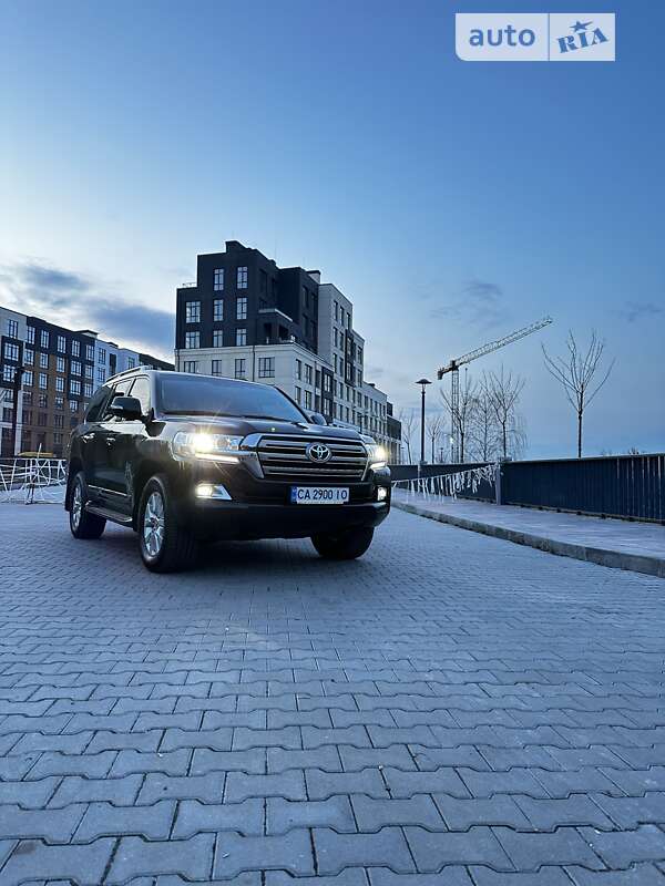 2020 toyota land cruiser 200