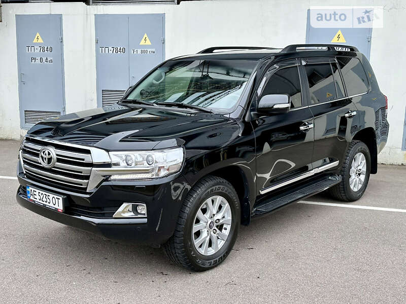 2019 toyota land cruiser 200