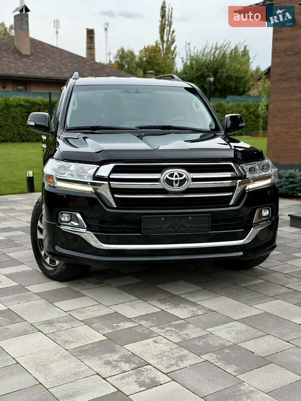 2020 toyota land cruiser 200