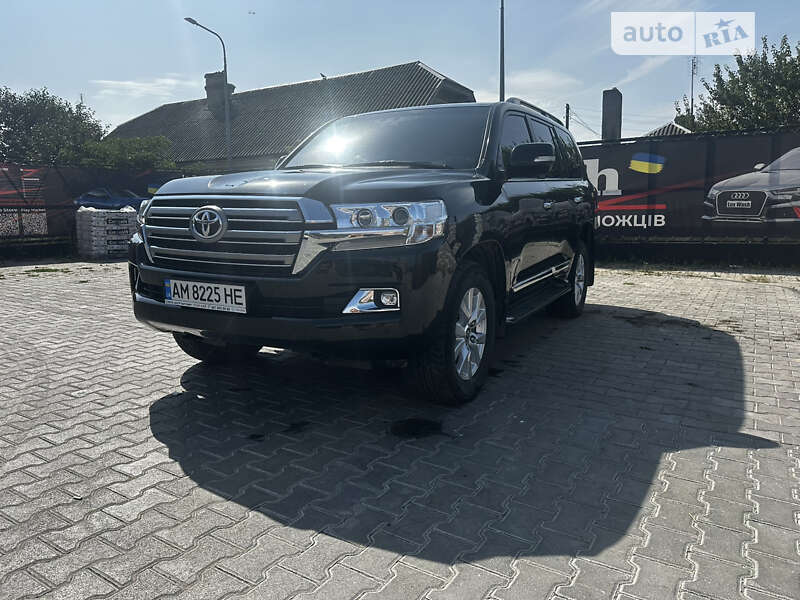 2020 toyota land cruiser 200