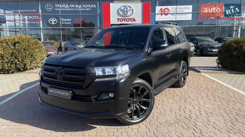 2020 toyota land-cruiser-200