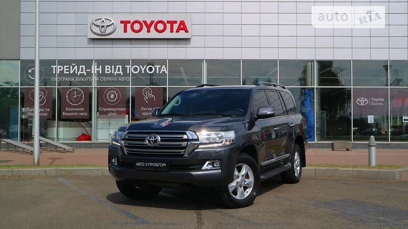 2017 toyota land-cruiser-200