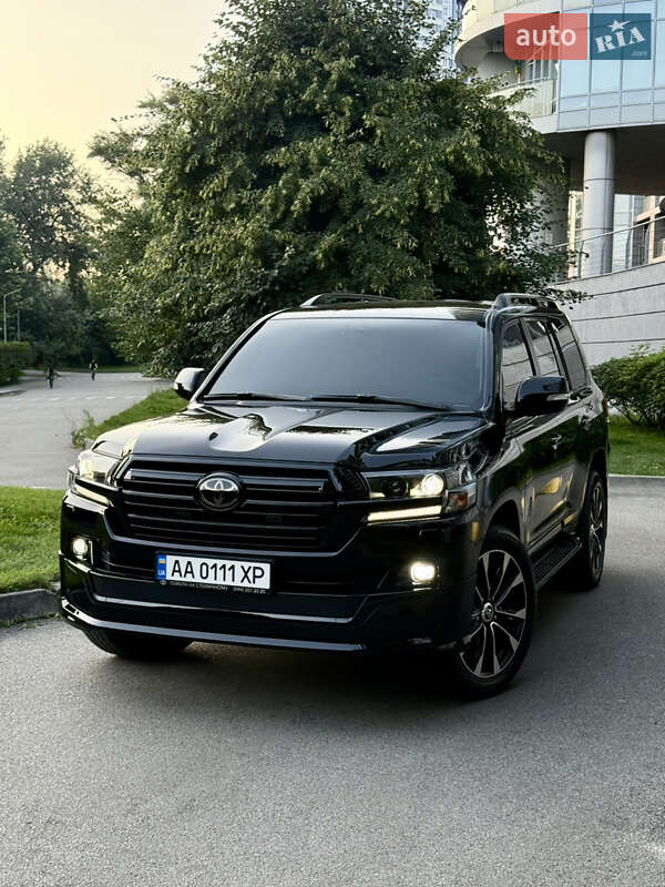 2019 toyota land cruiser 200