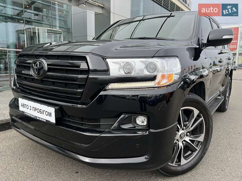 2020 toyota land cruiser 200