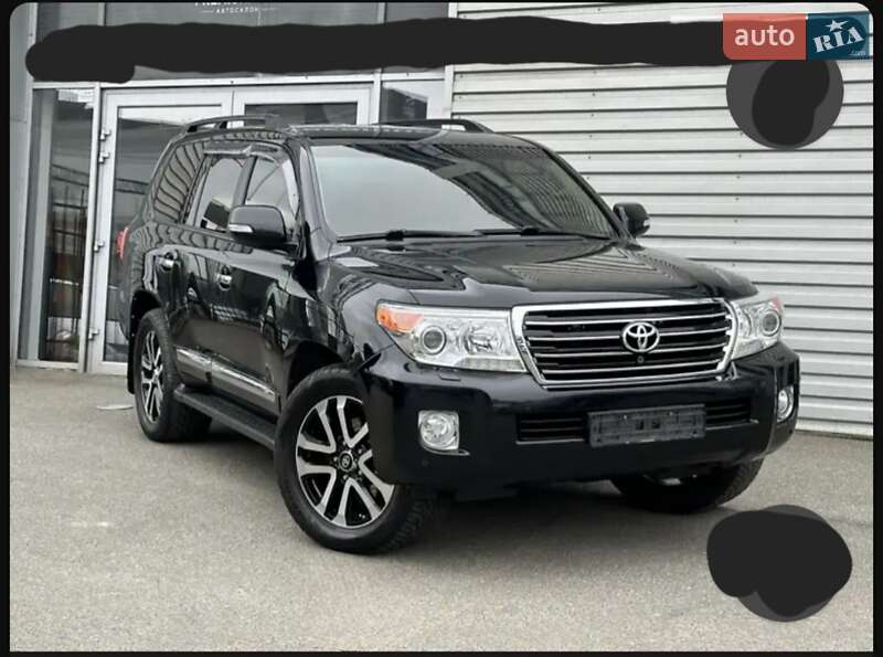 2012 toyota land cruiser 200