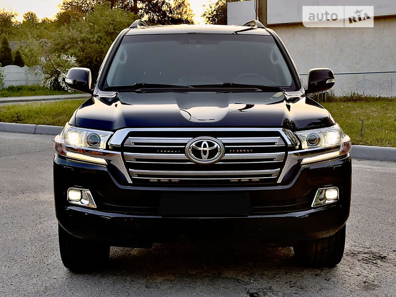 2019 toyota land cruiser 200