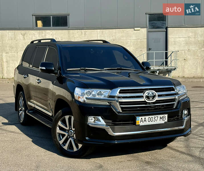 2020 toyota land cruiser 200