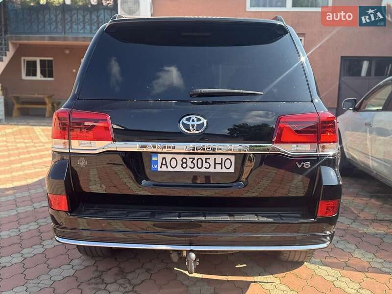 2020 toyota land cruiser 200