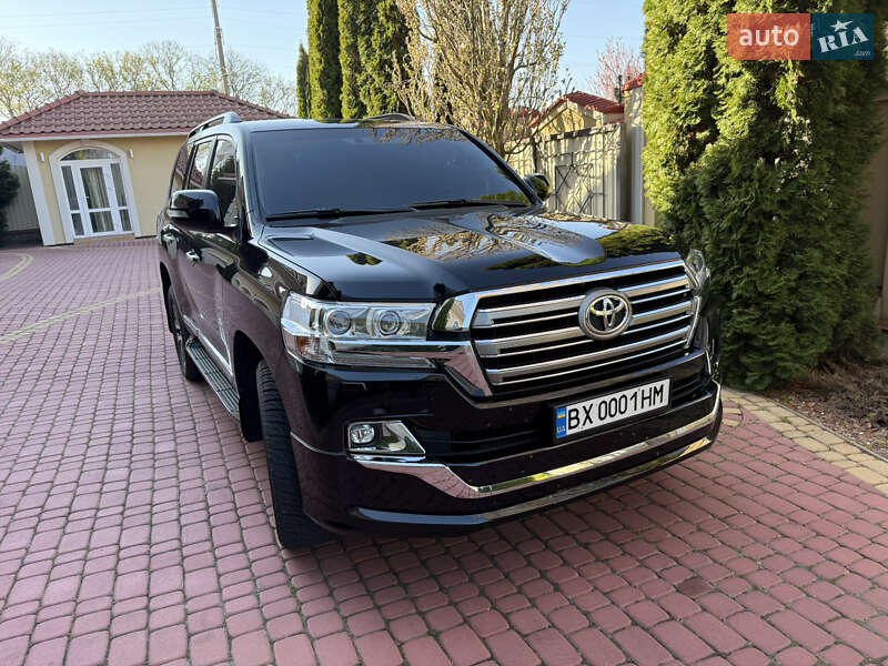 2019 toyota land cruiser 200