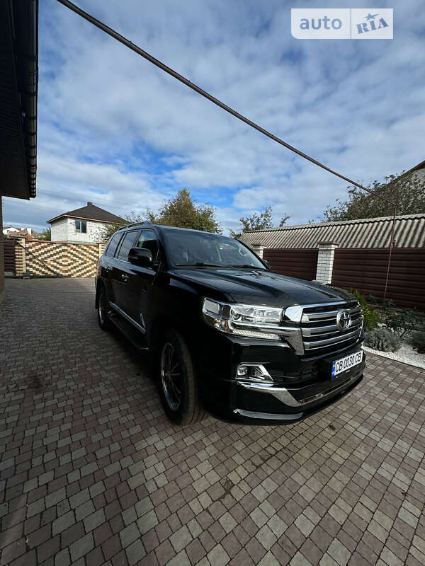 2019 toyota land cruiser 200