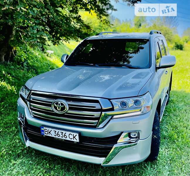 2020 toyota land cruiser 200