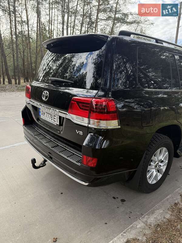 2020 toyota land cruiser 200