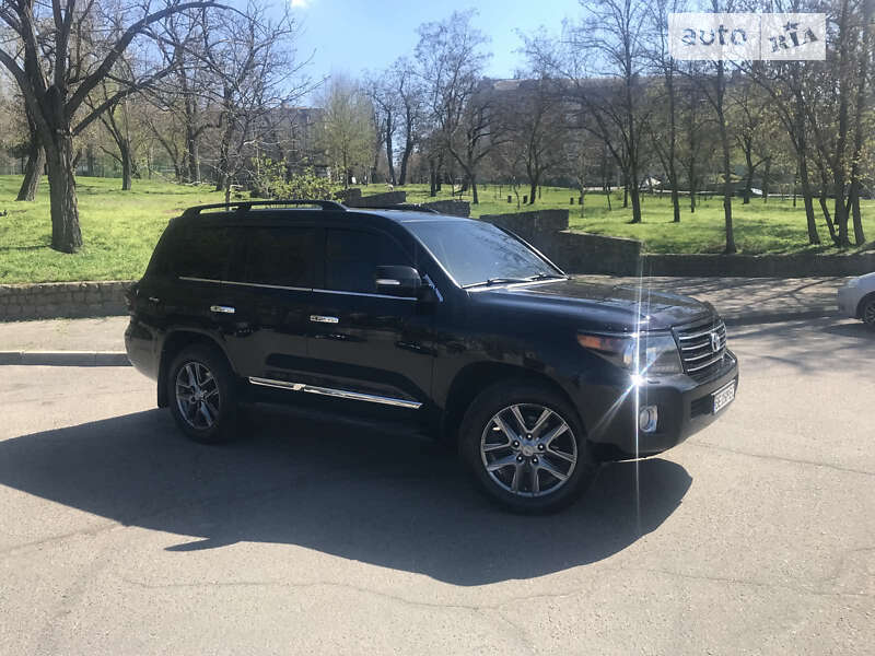 2012 toyota land cruiser