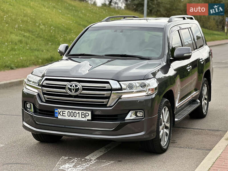 2020 toyota land cruiser 200