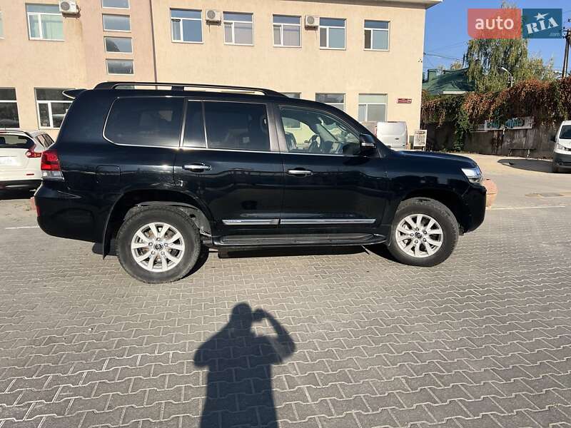 2020 toyota land cruiser 200
