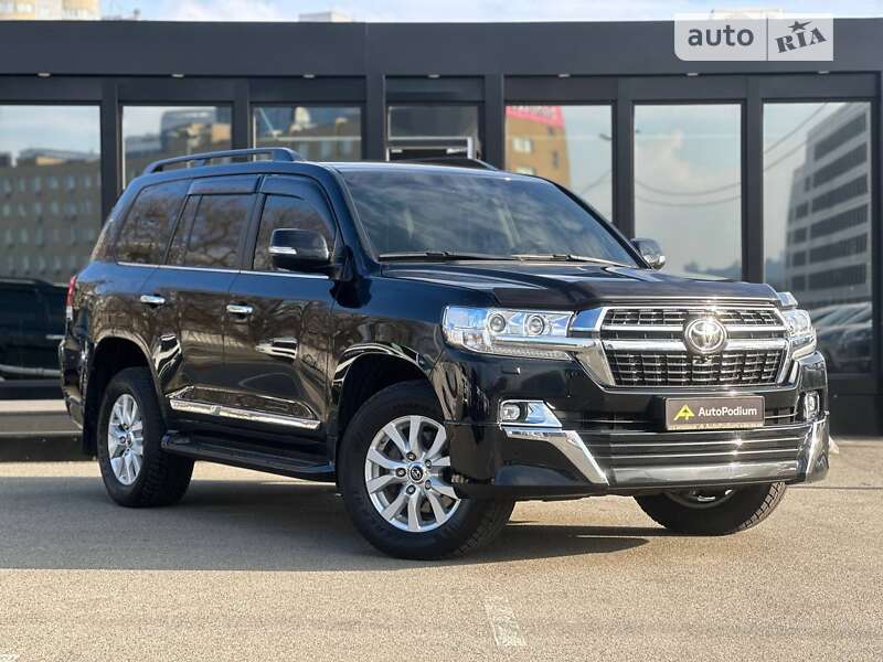 2018 toyota land cruiser 200