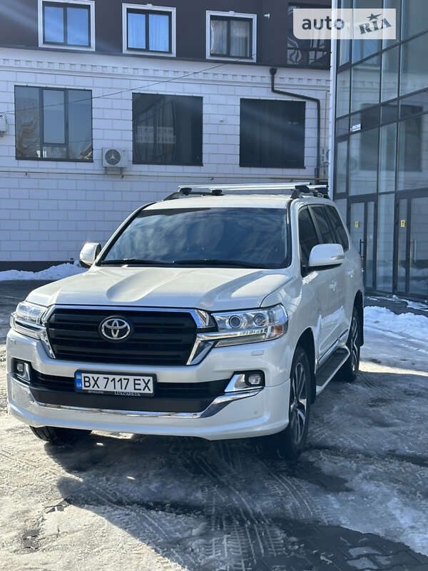 2019 toyota land cruiser 200