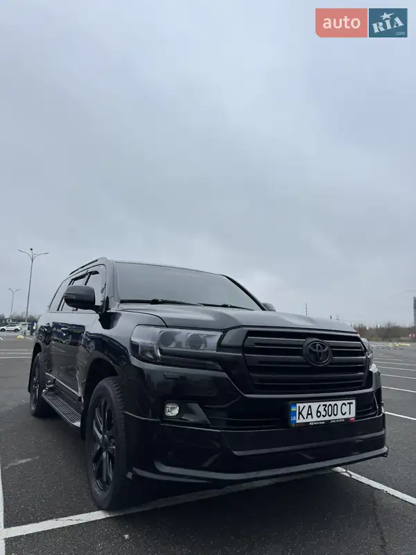 2019 toyota land cruiser 200