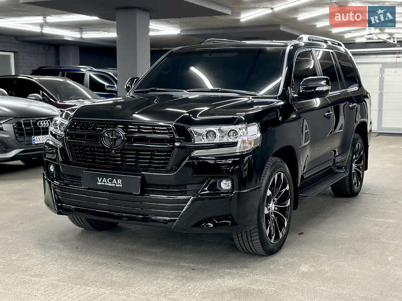 2019 toyota land cruiser 200