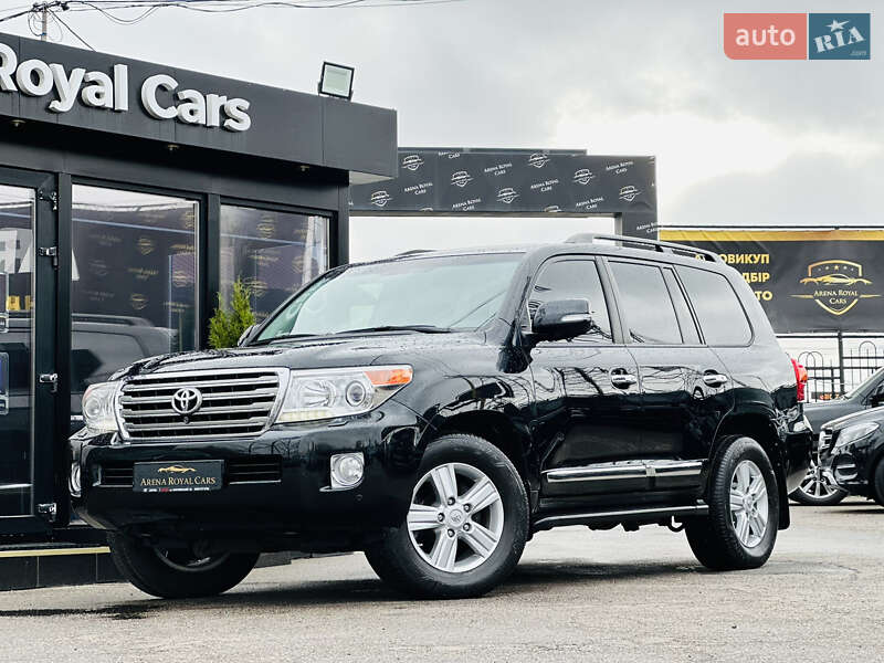 2013 toyota land cruiser 200