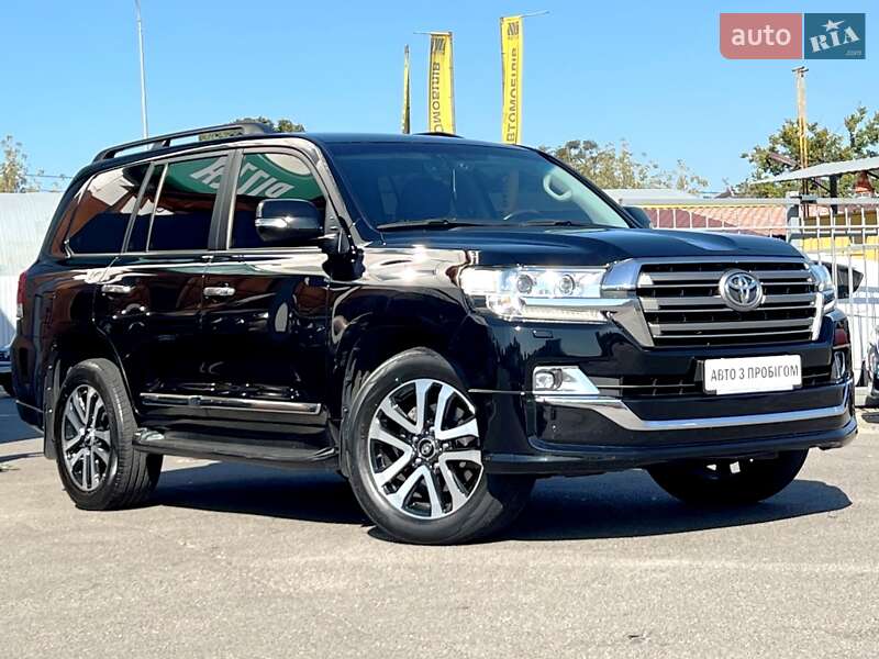 2019 toyota land cruiser 200