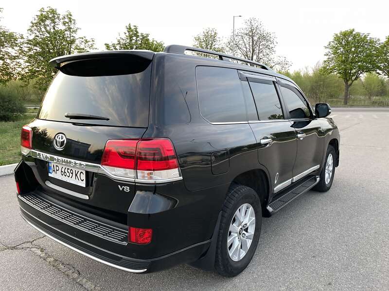 2019 toyota land cruiser 200