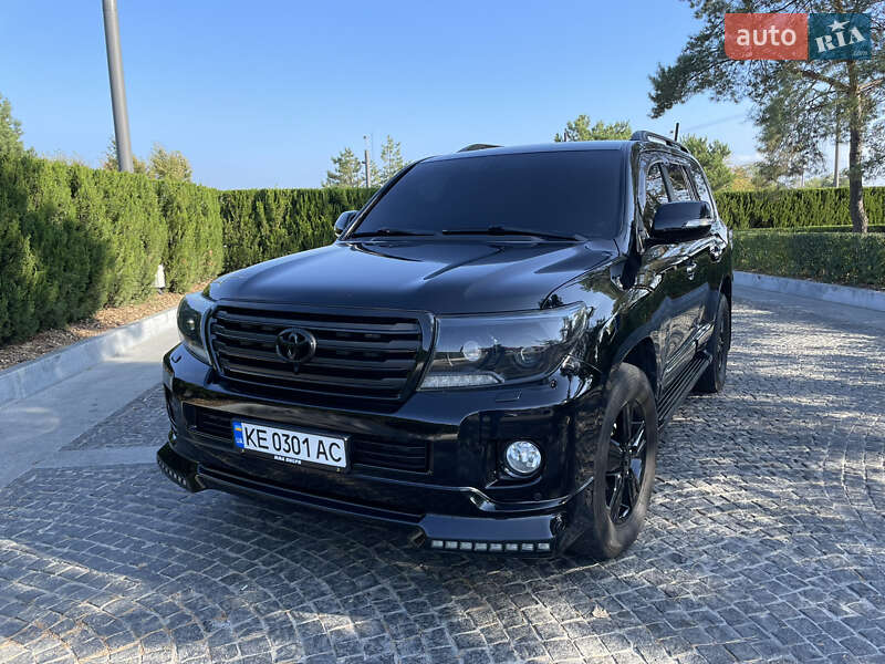 2012 toyota land cruiser 200