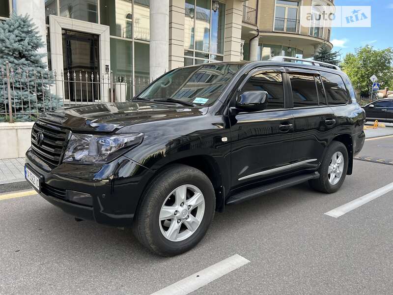 2011 toyota land cruiser
