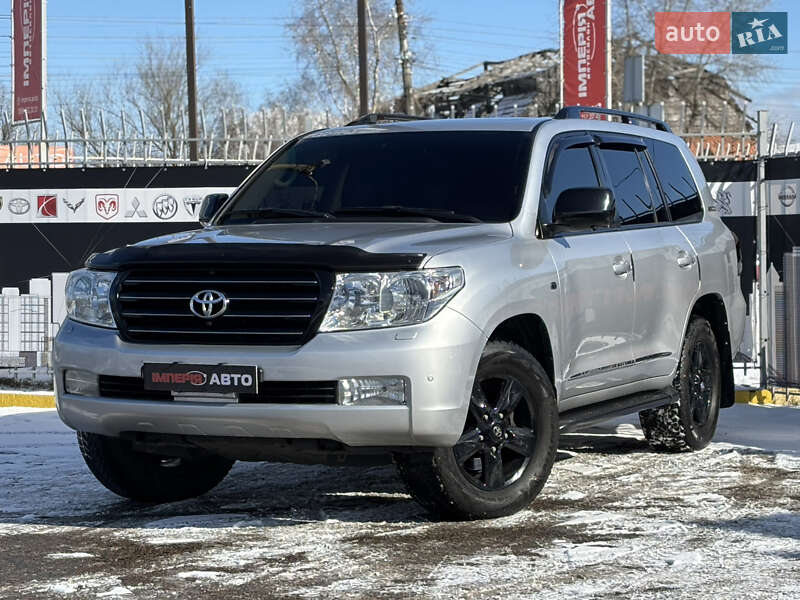 2011 toyota land cruiser 200