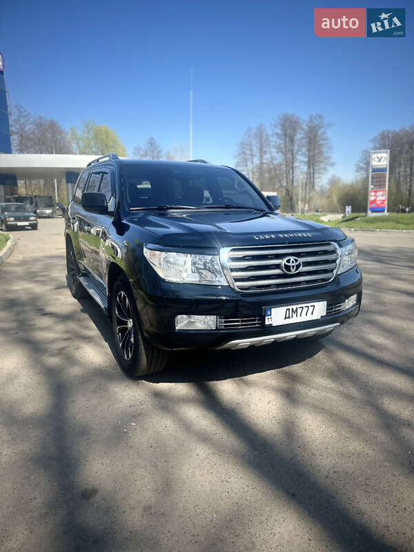 2011 toyota land cruiser 200