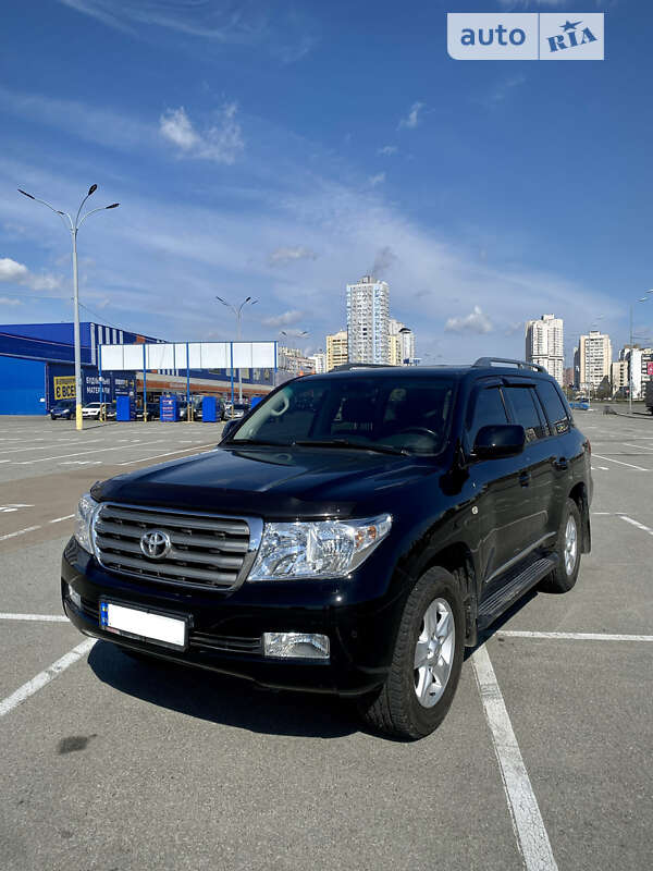 2011 toyota land cruiser 200