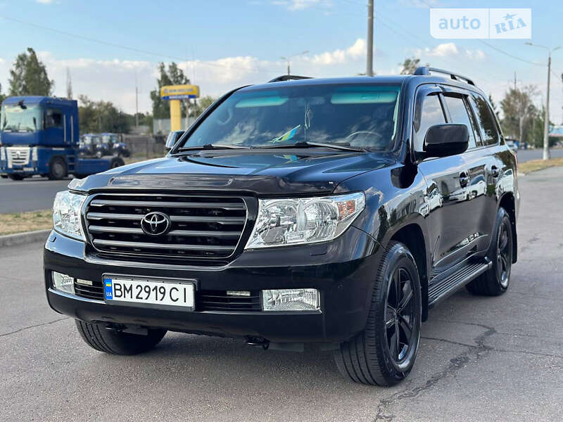 2011 toyota land cruiser 200