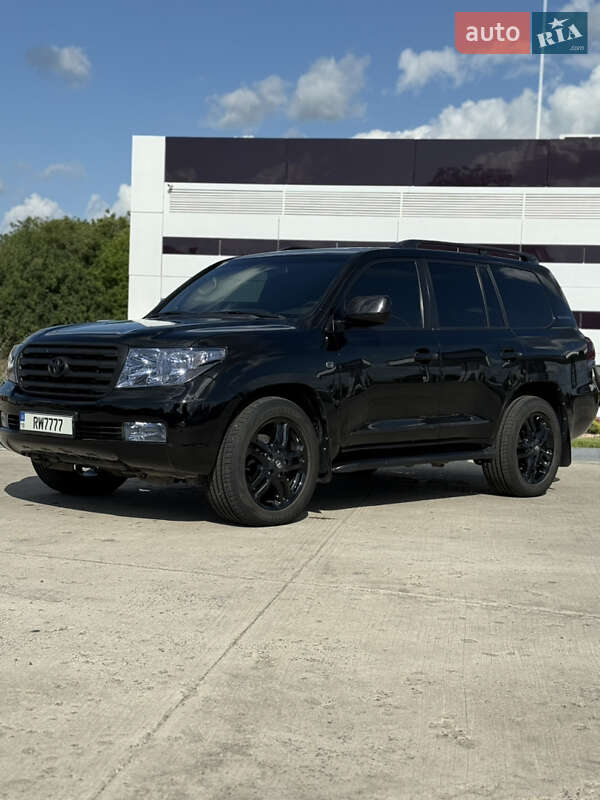 2010 toyota land cruiser 200