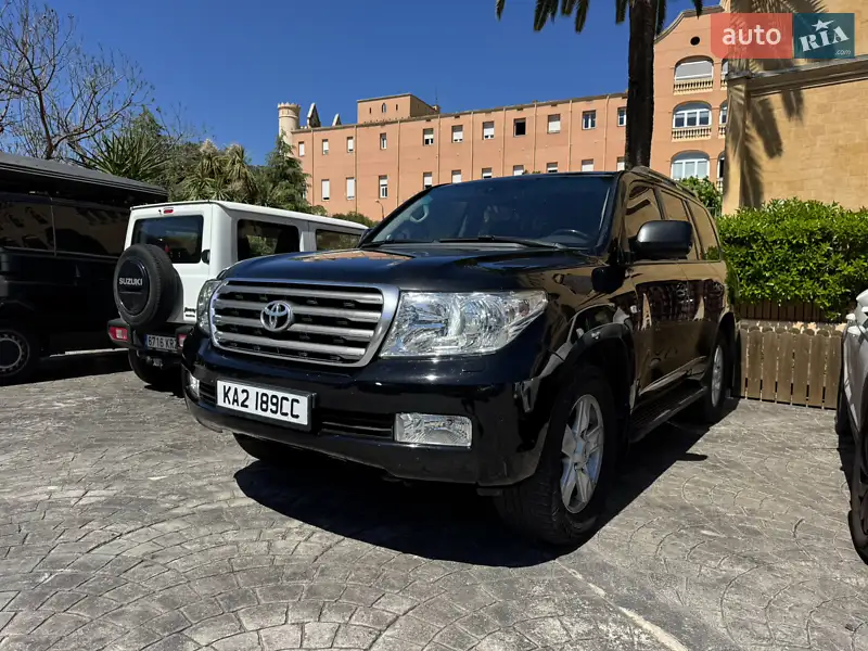 2011 toyota land-cruiser-200