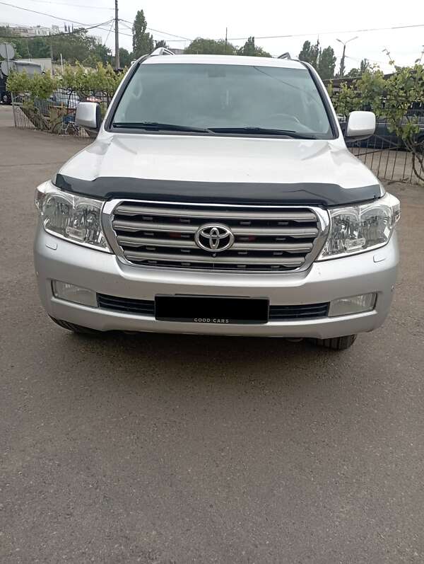 2011 toyota land cruiser 200