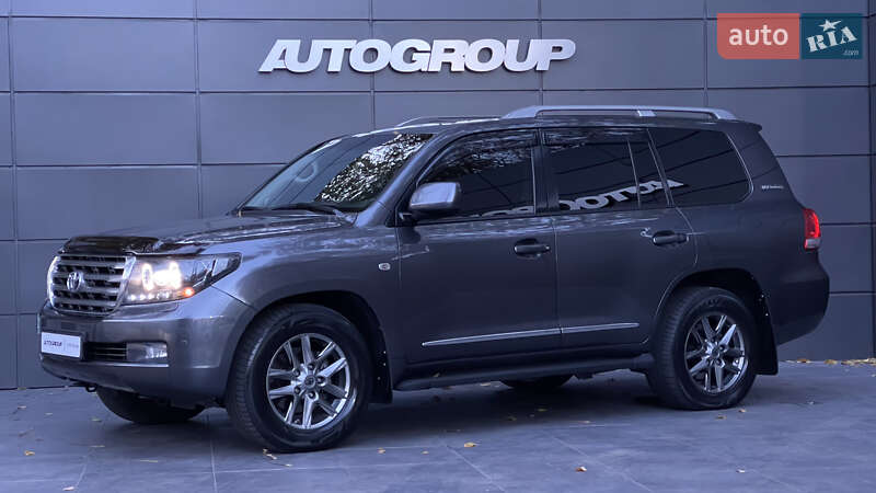 2011 toyota land cruiser