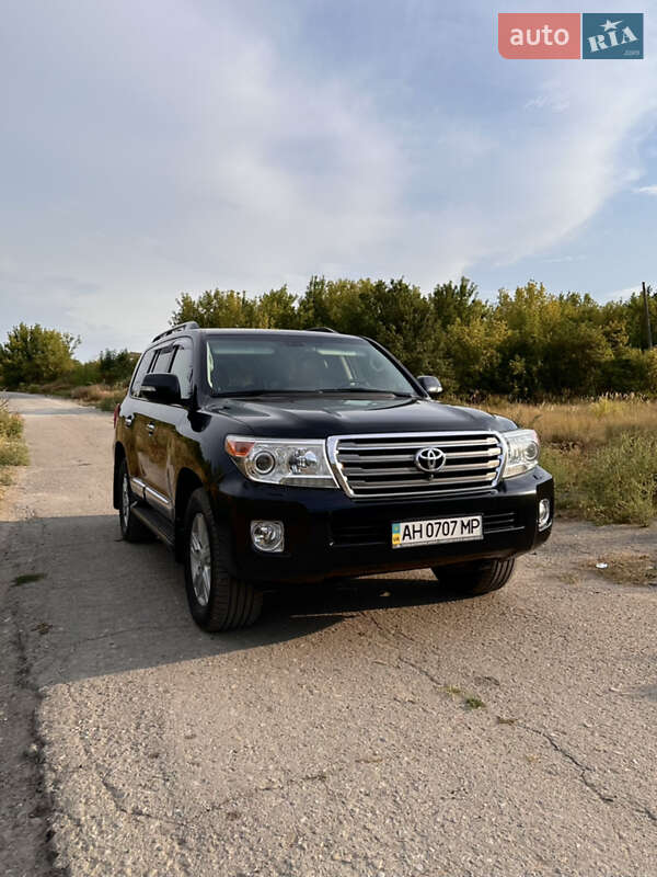 2012 toyota land cruiser 200