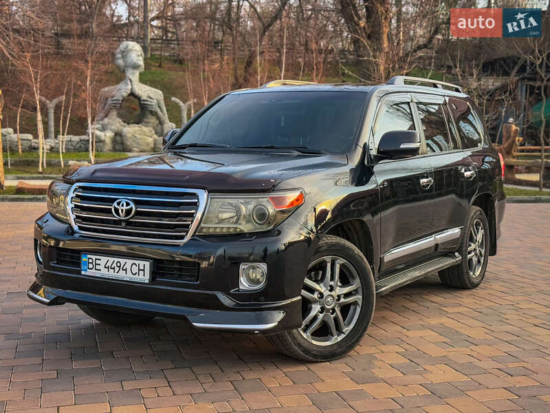 2012 toyota land cruiser 200