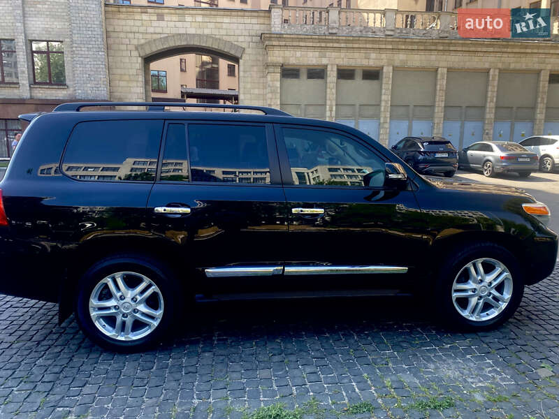 2012 toyota land cruiser