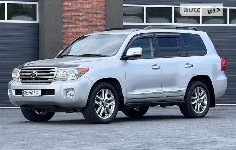 2012 toyota land cruiser 200