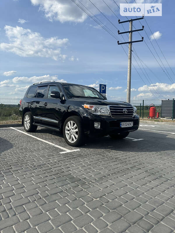 2013 toyota land cruiser 200